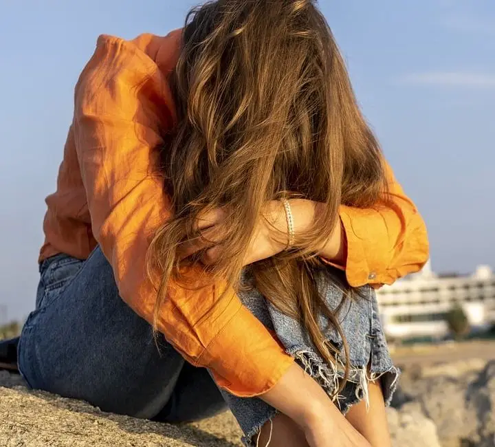 SAD WOMAN