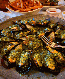 mussels and fries